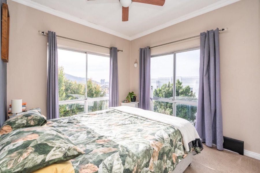 6 Bedroom Property for Sale in Vredehoek Western Cape